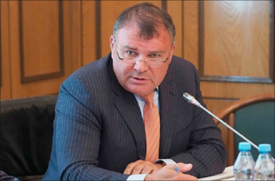 Николай Ремезков получил образование в британской школе Malvern College, а его отец ужесточил закон о вовлечении в диверсии