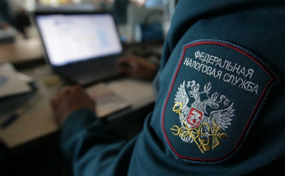 Фонд борьбы с коррупцией (ФБК) (признан экстремистским) неожиданно похвалил Ловимомента, что он сдал лейбл Rhymes Music налоговой