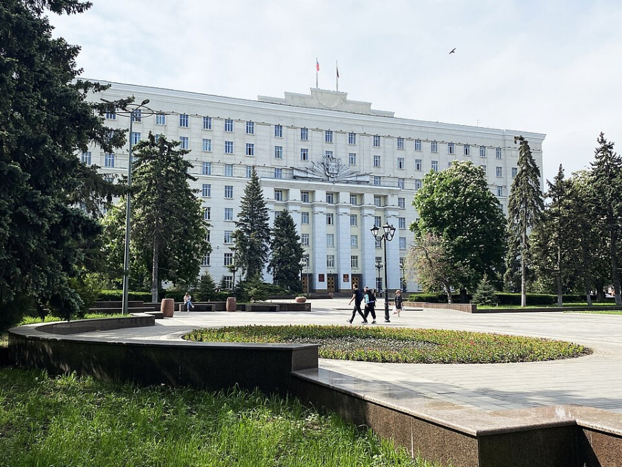 Попова Юлия из прокуратуры Шахты поддерживает Полтавцева в суде